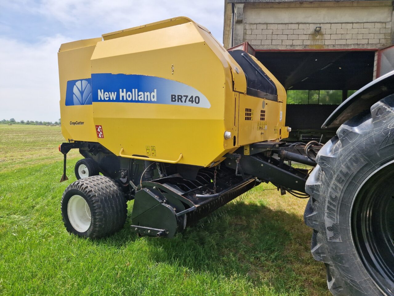 ROTOPRESSA USATA NEW HOLLAND BR740
